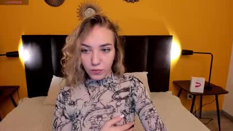 Snapshot of jessie_curlyy chatting on November 6, 2:23 am Jessie online show from November 6, 2:23 am