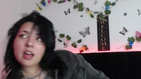 Snapshot of jessie_wild chatting on October 22, 3:18 am jessie_wild online show from October 22, 3:18 am