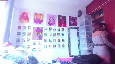 Snapshot of jessie_williams_01 chatting on December 15, 5:17 pm Your Sweet Angel online show from December 15, 5:17 pm