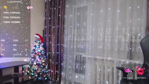 Snapshot of jessiemays chatting on December 17, 12:56 am Jess online show from December 17, 12:56 am