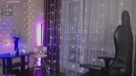 Snapshot of jessiemays chatting on January 14, 12:33 am Jess online show from January 14, 12:33 am