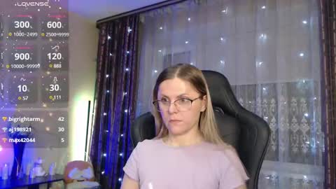 Snapshot of jessiemays chatting on February 27, 11:37 pm Jess online show from February 27, 11:37 pm