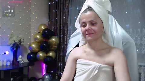 Snapshot of jessiemays chatting on September 13, 9:47 pm Jess online show from September 13, 9:47 pm