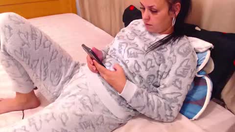 jessiestar3 online show from April 21, 6:09 am