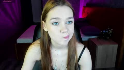 Snapshot of jessiexxiv chatting on February 13, 8:27 am Jessie online show from February 13, 8:27 am