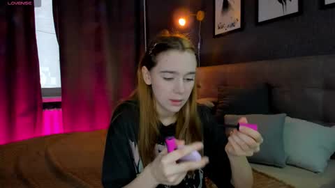 Snapshot of jessiexxiv chatting on October 7, 6:43 am Jessie online show from October 7, 6:43 am