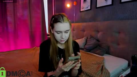 Snapshot of jessiexxiv chatting on October 14, 6:36 am Jessie online show from October 14, 6:36 am