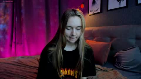 Snapshot of jessiexxiv chatting on November 9, 9:18 am Jessie online show from November 9, 9:18 am