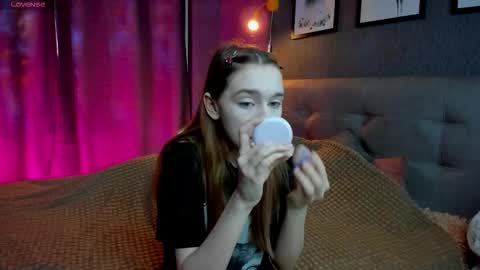 Snapshot of jessiexxiv chatting on November 18, 9:14 am Jessie online show from November 18, 9:14 am