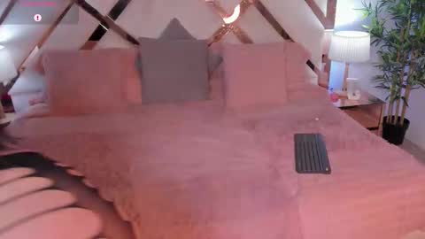 Snapshot of jessiica_stonne2 chatting on March 6, 6:41 am JESSICA STONNE online show from March 6, 6:41 am