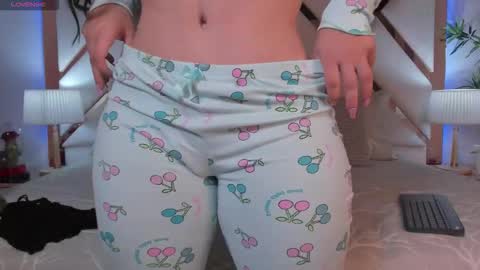 Snapshot of jessiica_stonne2 chatting on November 28, 5:43 am JESSICA STONNE online show from November 28, 5:43 am