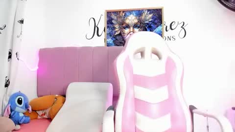Snapshot of jessika_horny01 chatting on June 4, 1:00 am jessica online show from June 4, 1:00 am
