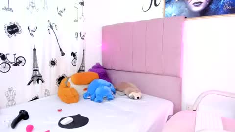 Snapshot of jessika_horny01 chatting on June 12, 10:30 pm jessica online show from June 12, 10:30 pm
