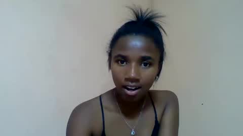 Snapshot of jessyh01 chatting on June 8, 1:28 am jessyh01 online show from June 8, 1:28 am