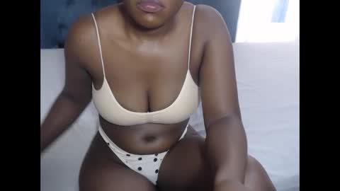 jessyhoneyx online show from February 12, 10:43 am