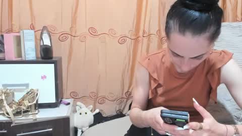 Snapshot of jessylonghair chatting on July 12, 7:49 pm Jessylonghair online show from July 12, 7:49 pm