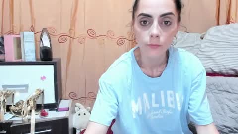 Snapshot of jessylonghair chatting on July 13, 9:50 pm Jessylonghair online show from July 13, 9:50 pm