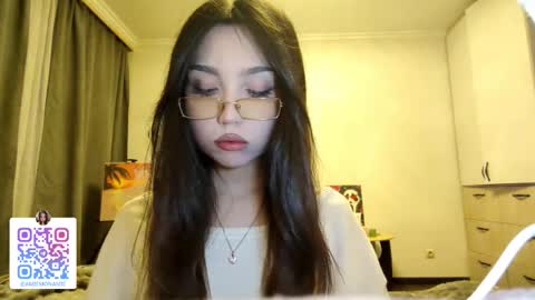 I am Gina ntmu Lets hit 10 Thumbs Up together online show from January 10, 3:52 am