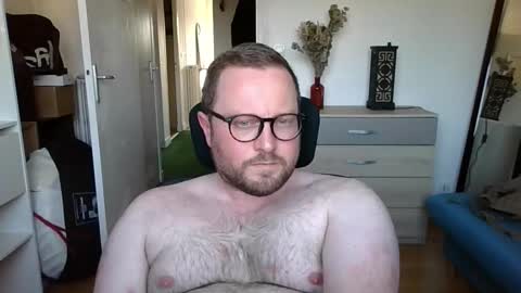 Snapshot of jeuneloup92 chatting on October 13, 3:56 pm jeuneloup92 online show from October 13, 3:56 pm