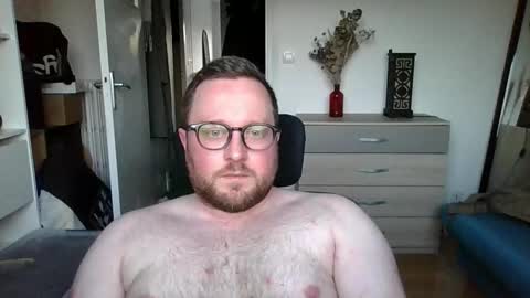 jeuneloup92 online show from March 4, 5:41 pm