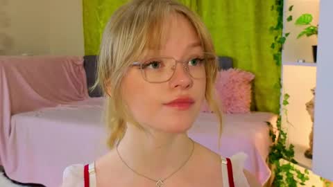 Gwen online show from April 1, 6:38 pm