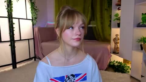 Gwen online show from April 22, 9:27 pm