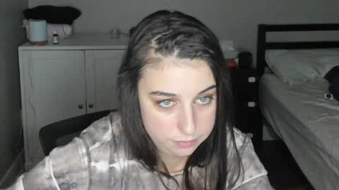 Snapshot of jewelrancid chatting on January 1, 4:50 am Miss Lovely online show from January 1, 4:50 am