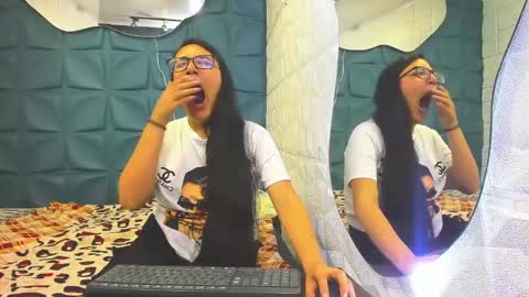 Queen and King online show from December 11, 2:52 am