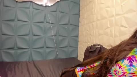 Queen and King online show from December 17, 2:33 am