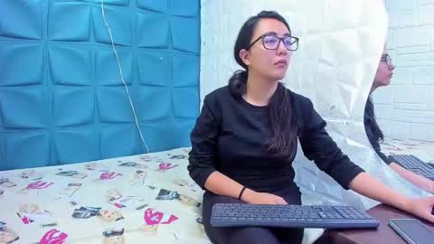 Queen and King online show from December 22, 2:28 am