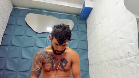 Queen and King online show from December 23, 2:35 am