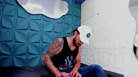 Queen and King online show from December 25, 8:39 pm