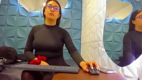 Queen and King online show from January 5, 1:35 am