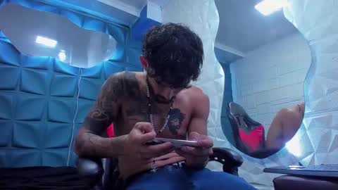 Queen and King online show from February 1, 1:34 am