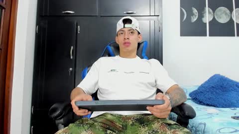 Snapshot of jey_cox23 chatting on September 18, 12:29 pm jey cox online show from September 18, 12:29 pm