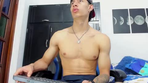 Snapshot of jey_cox23 chatting on October 13, 12:27 pm jey cox online show from October 13, 12:27 pm