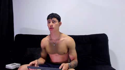 Snapshot of jey_cox23 chatting on January 7, 10:51 am jey cox online show from January 7, 10:51 am