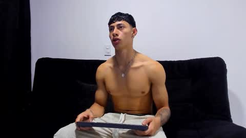 Snapshot of jey_cox23 chatting on January 8, 10:50 am jey cox online show from January 8, 10:50 am