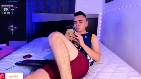 Snapshot of jey_keler chatting on January 22, 7:46 am jey keler online show from January 22, 7:46 am