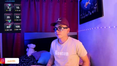 Snapshot of jey_keler chatting on February 6, 2:22 am jey keler online show from February 6, 2:22 am