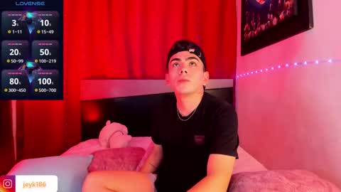 Snapshot of jey_keler chatting on February 10, 2:52 am jey keler online show from February 10, 2:52 am