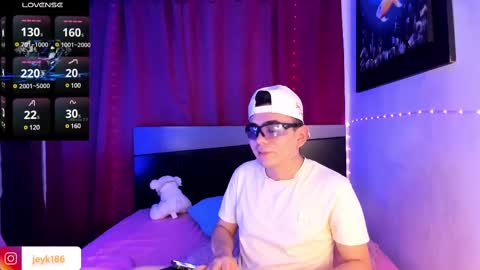 Snapshot of jey_keler chatting on February 13, 4:32 am jey keler online show from February 13, 4:32 am