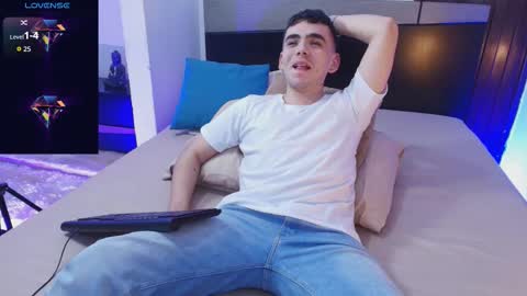 Snapshot of jey_keler chatting on September 11, 4:12 am jey keler online show from September 11, 4:12 am