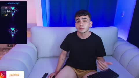 Snapshot of jey_keler chatting on October 23, 2:44 am jey keler online show from October 23, 2:44 am