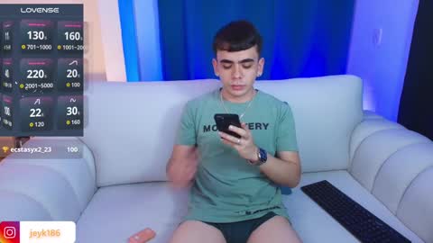 Snapshot of jey_keler chatting on October 30, 2:13 am jey keler online show from October 30, 2:13 am