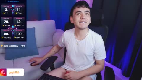 Snapshot of jey_keler chatting on November 26, 4:57 am jey keler online show from November 26, 4:57 am