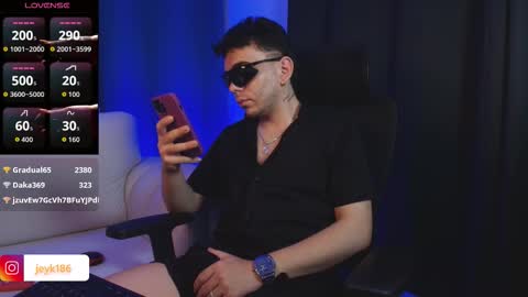 Snapshot of jey_keler chatting on December 5, 11:08 am jey keler online show from December 5, 11:08 am