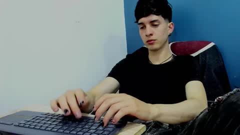 Snapshot of jheampiero chatting on December 16, 2:11 pm Jheampiero online show from December 16, 2:11 pm