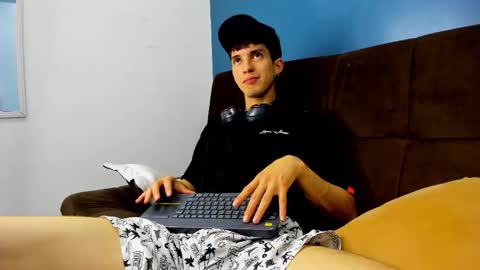 Snapshot of jheampiero chatting on January 31, 8:29 pm Jheampiero online show from January 31, 8:29 pm