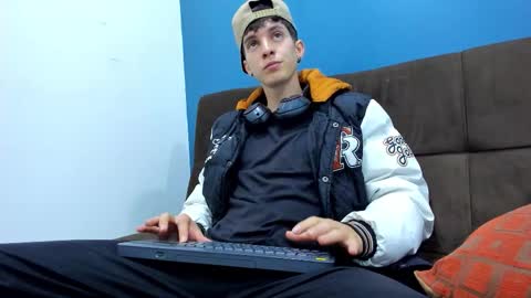 Snapshot of jheampiero chatting on February 2, 8:51 pm Jheampiero online show from February 2, 8:51 pm